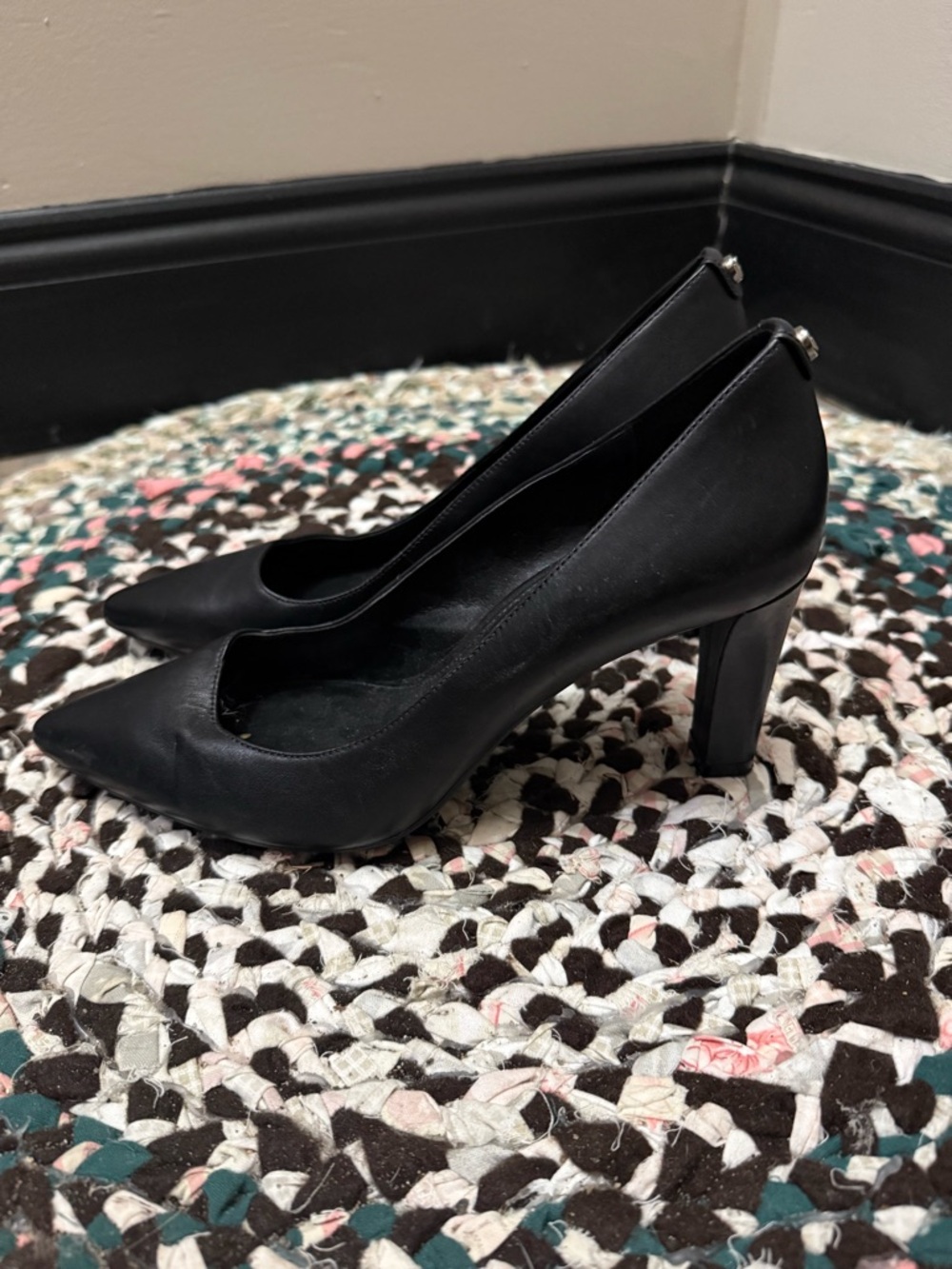 MICHAEL Michael Kors Black Pointed-Toe Leather Pumps - Picture 2 of 5
